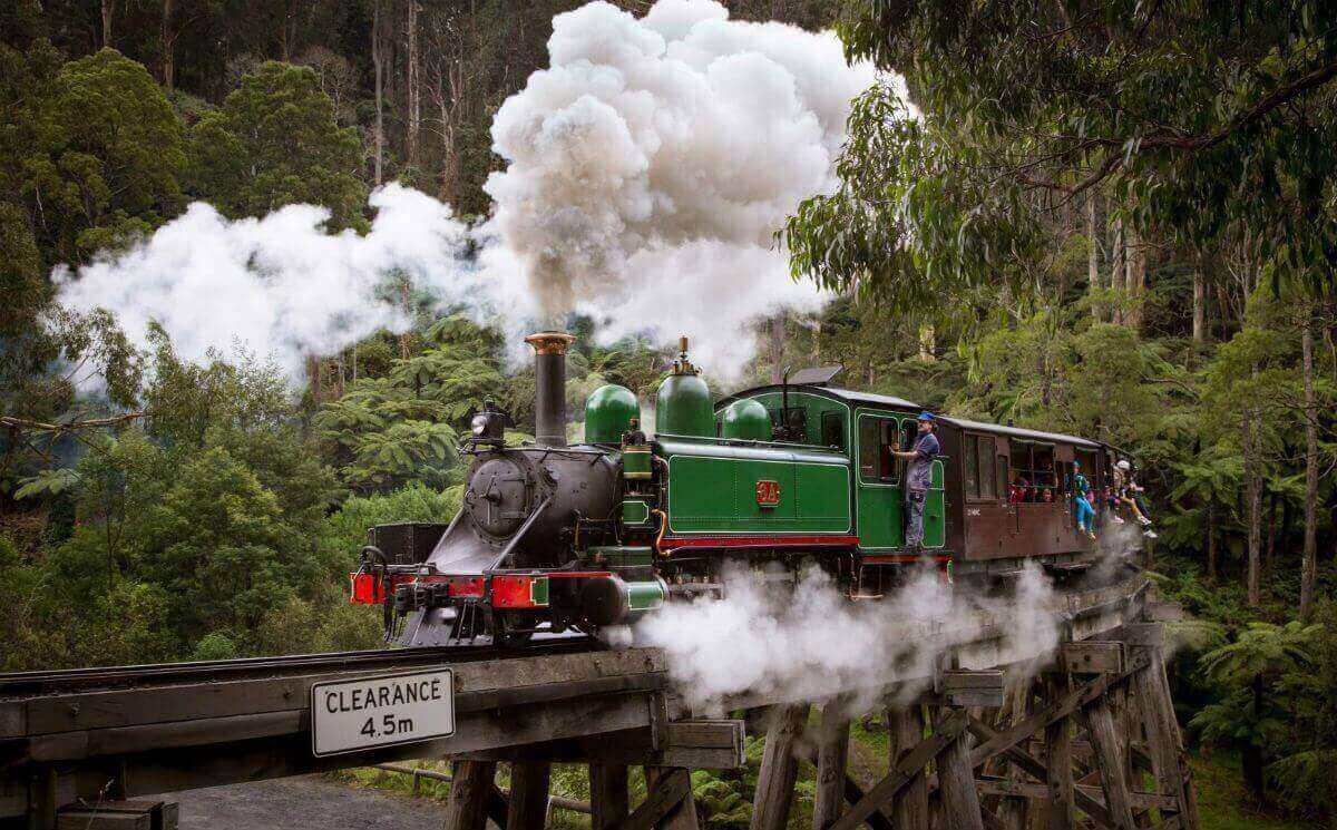 墨爾本普芬比利百年古董蒸汽火車