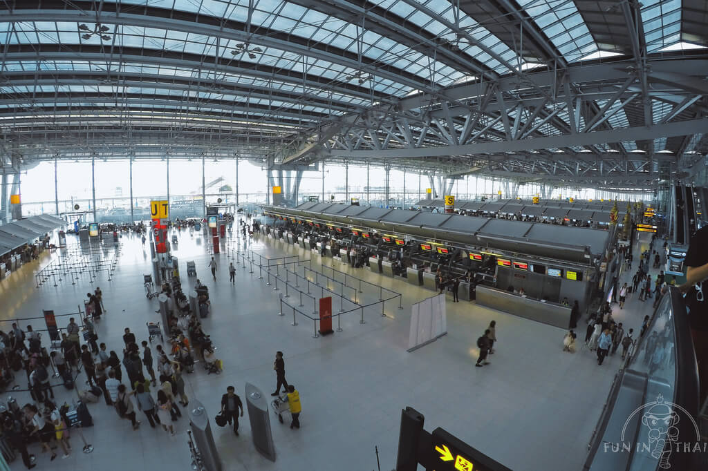 蘇汪那篷國際機場