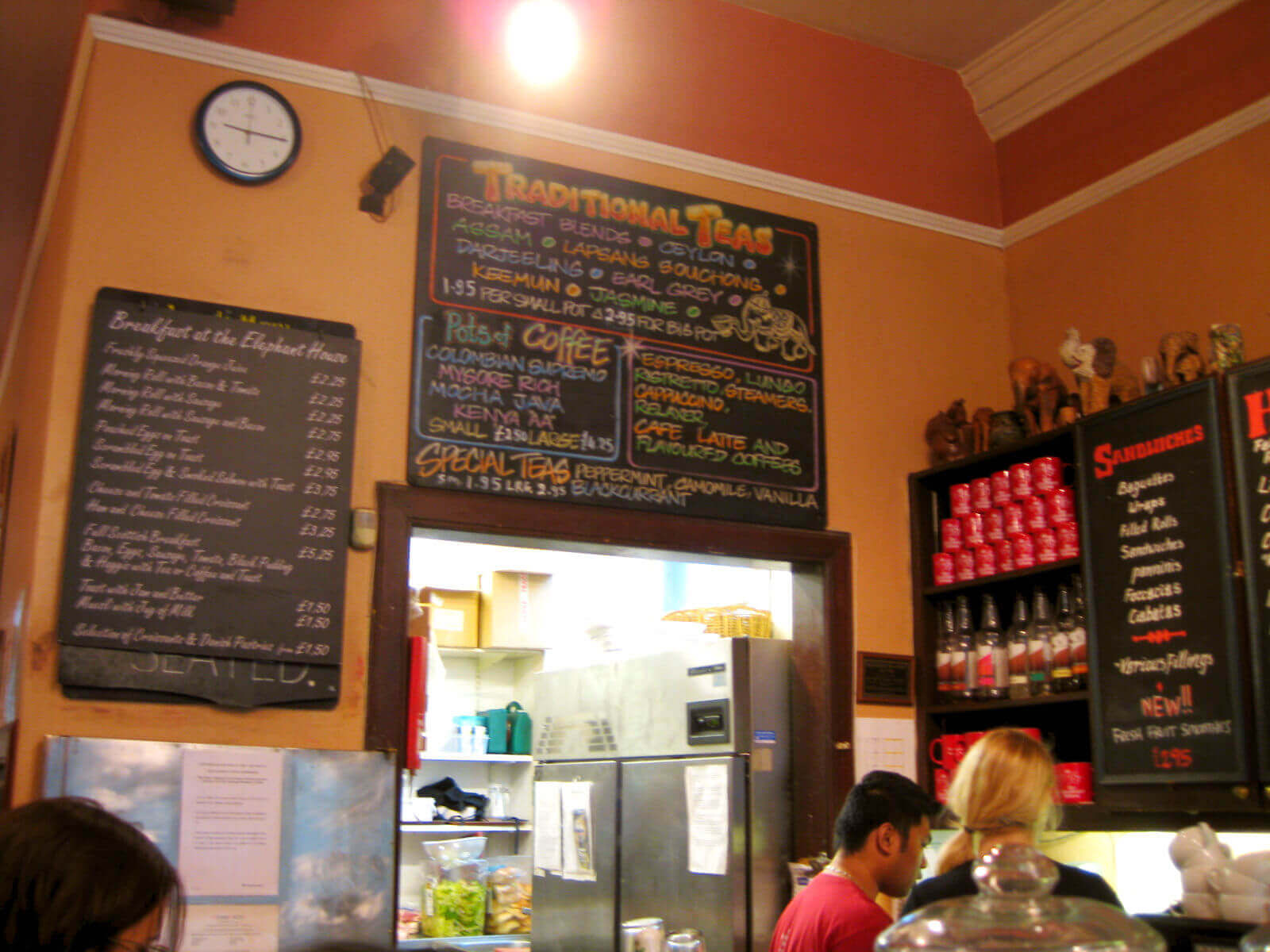 愛丁堡大象咖啡廳內部環境